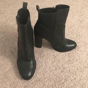 Steve Madden Roooler Ankle Booties